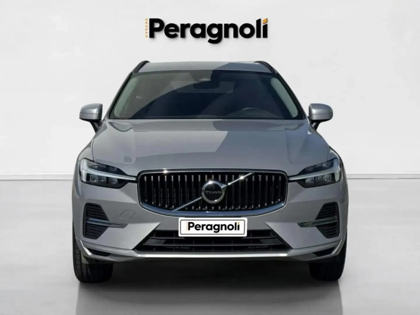 Volvo XC60 B4 D AWD CORE AUTOMATICA srebrna - 2