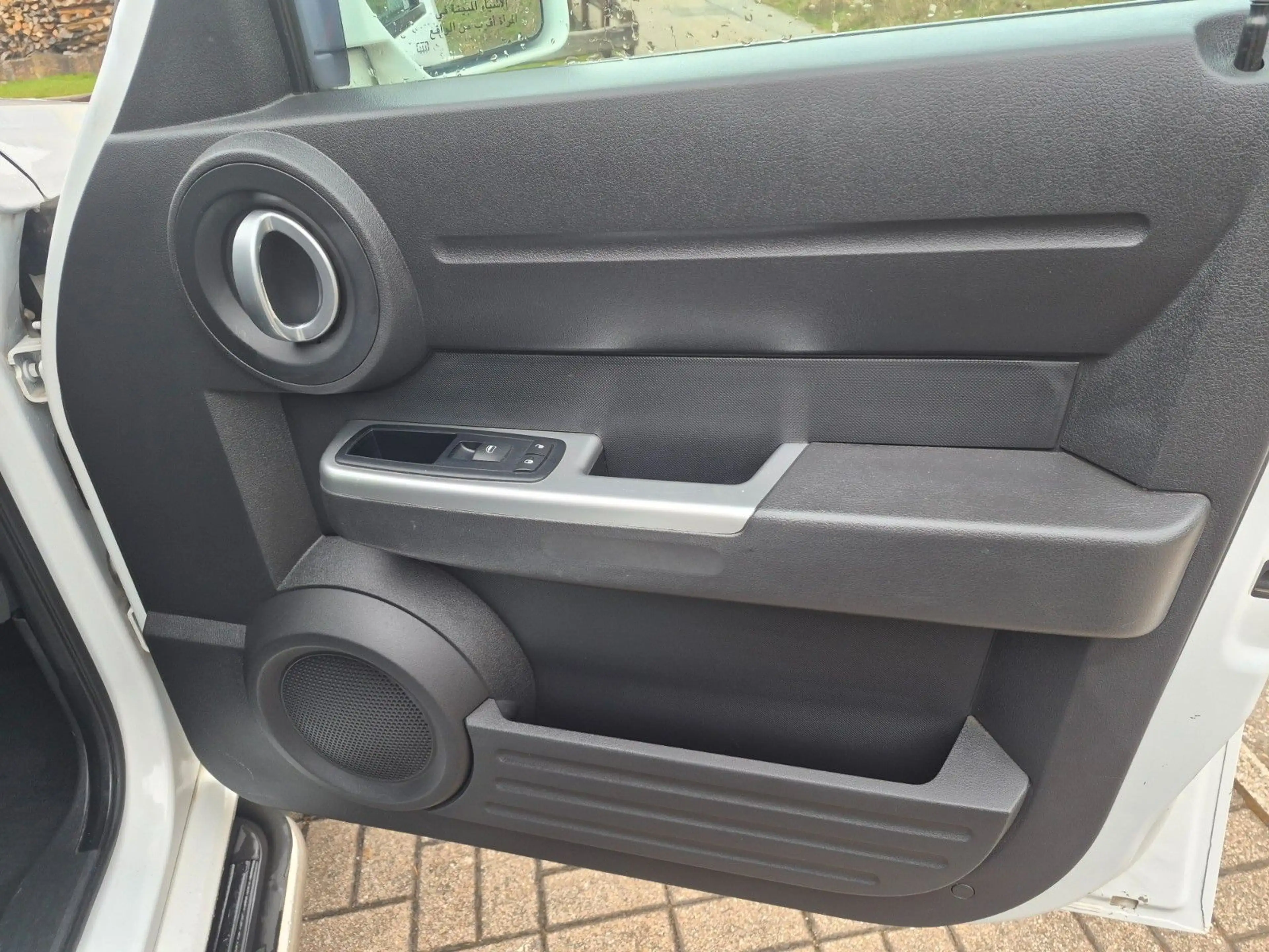 Dodge Nitro R/T — photo 11