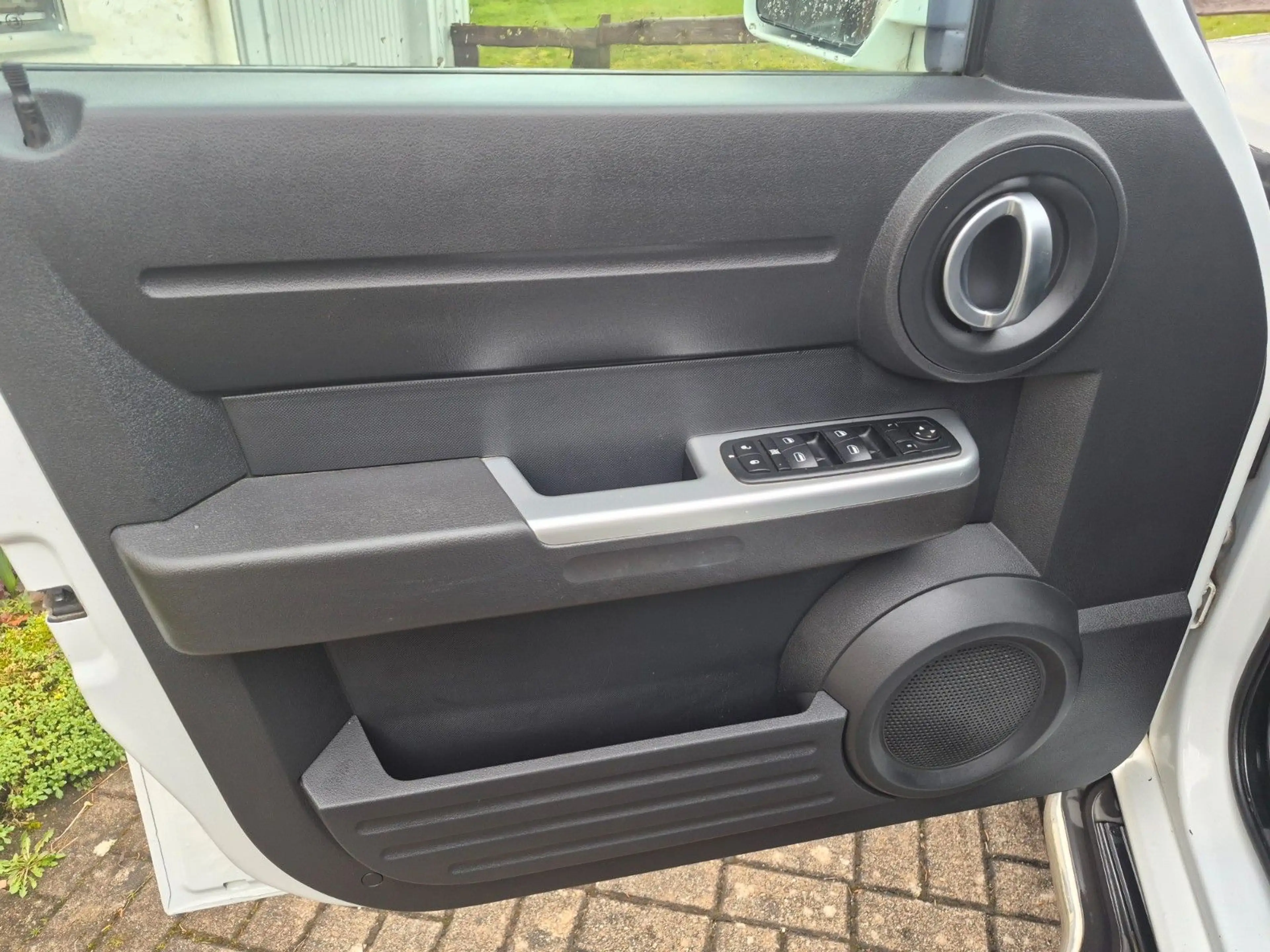 Dodge Nitro R/T — photo 10