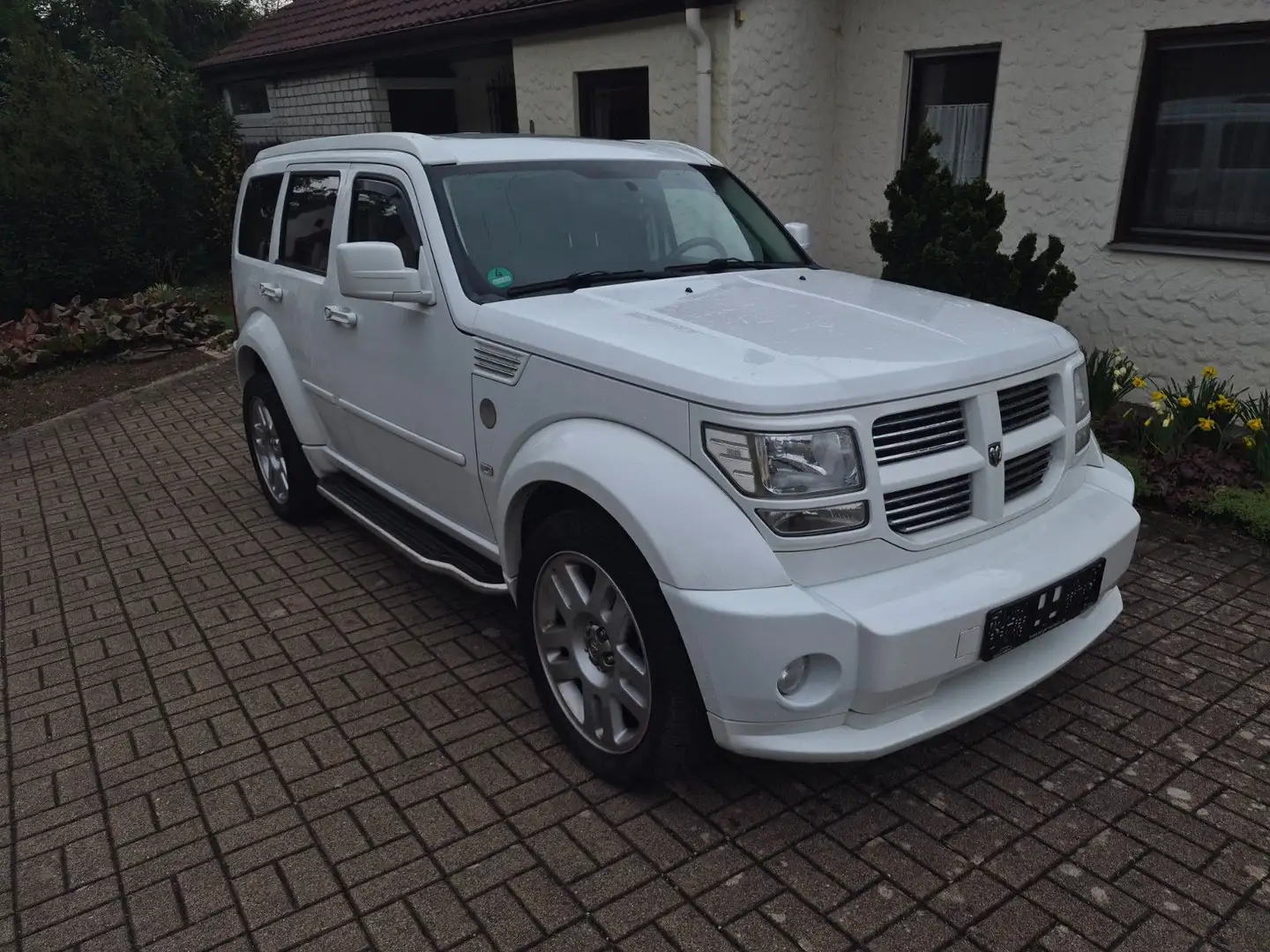 Dodge Nitro R/T Schwarz - 1