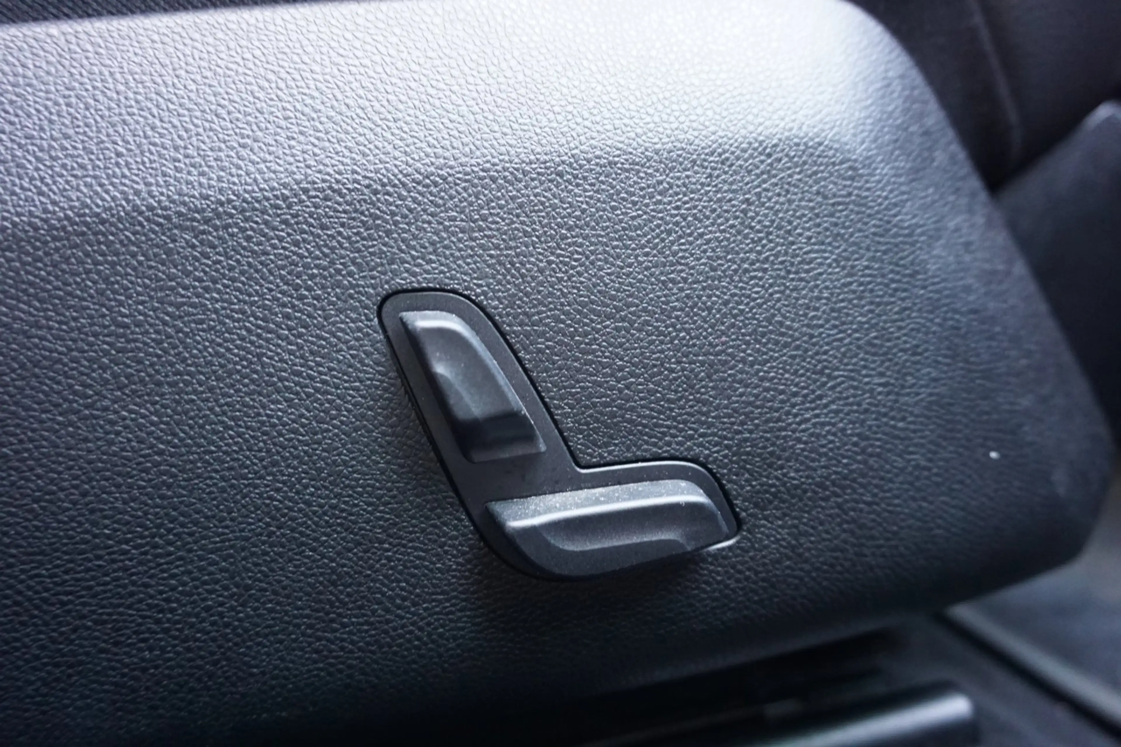 Mercedes-Benz E 250 CGI Business Class Avantgarde — photo 34