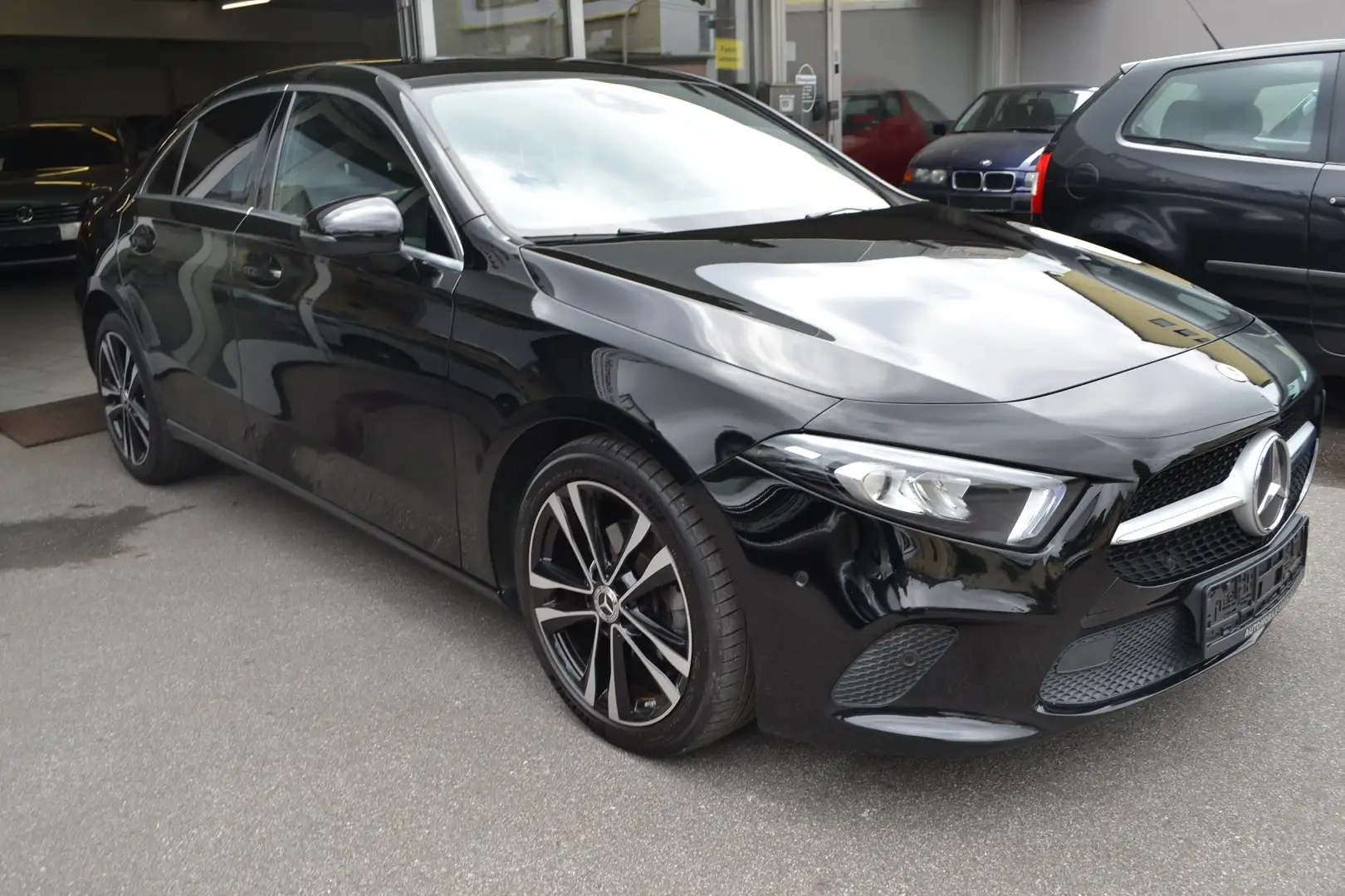 Mercedes-Benz A 180 D Lim. Edition AUTOMATIK*LED*KAMERA*T-LEDER*NAVIGA Schwarz - 2