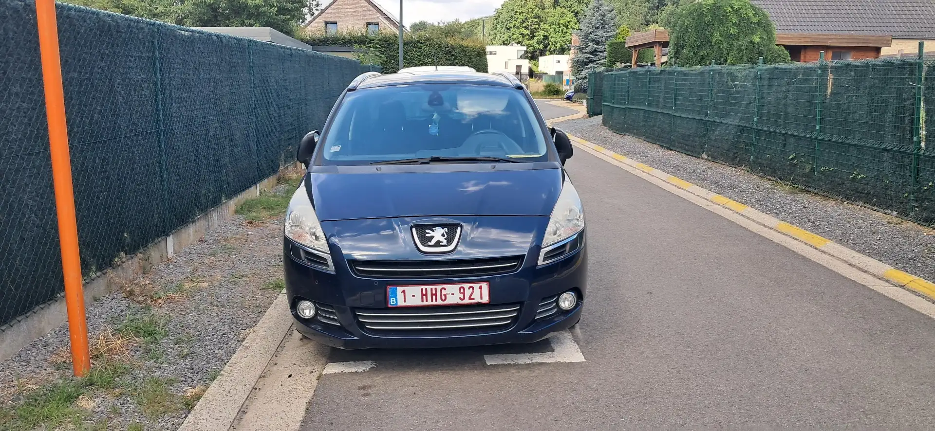 Peugeot 5008 1.6i essence 7 place frais à prévoir - 2