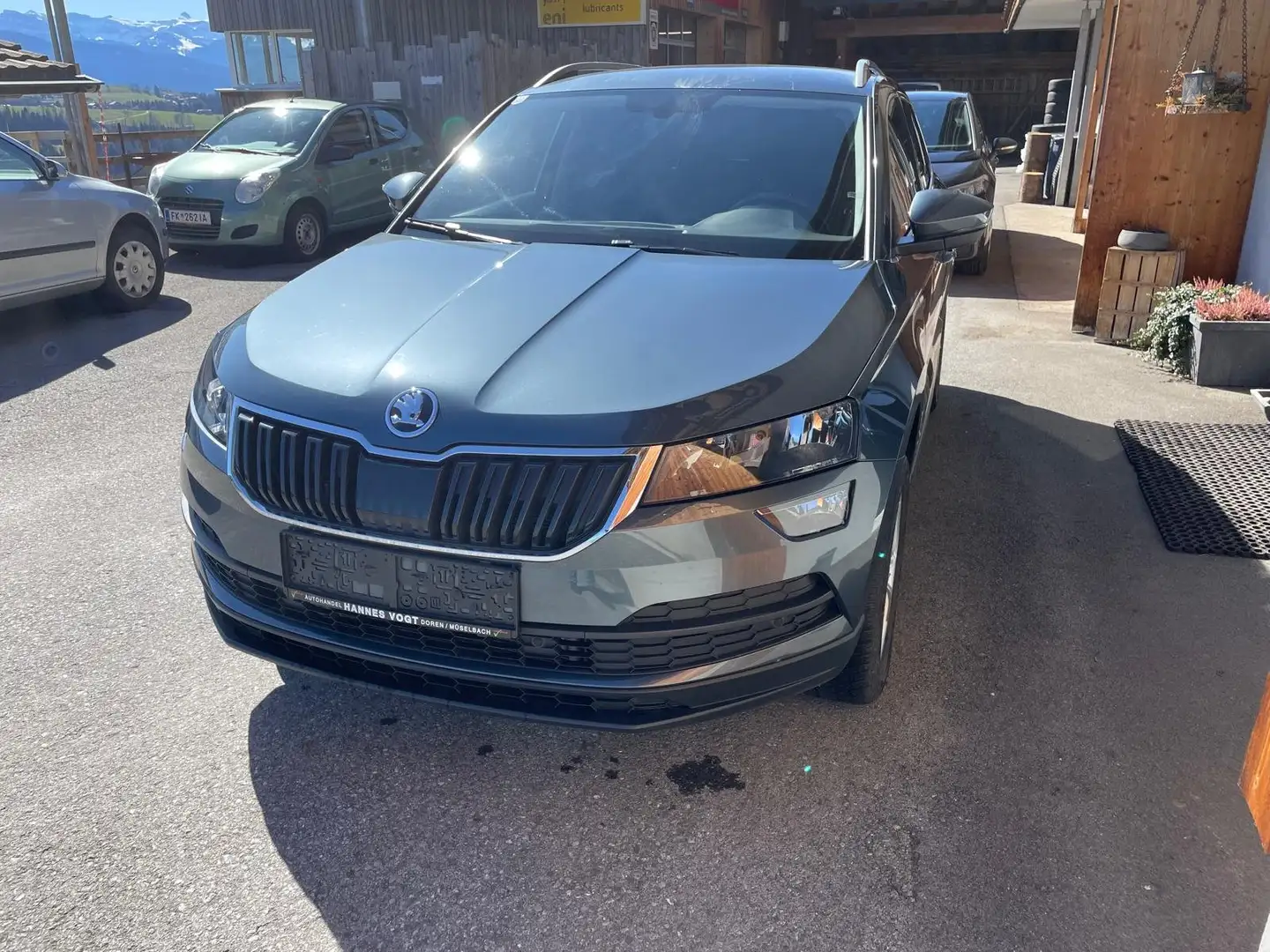 Skoda Karoq 2,0 TDI Ambition 4x4 DSG mit AHK!!! Grau - 1