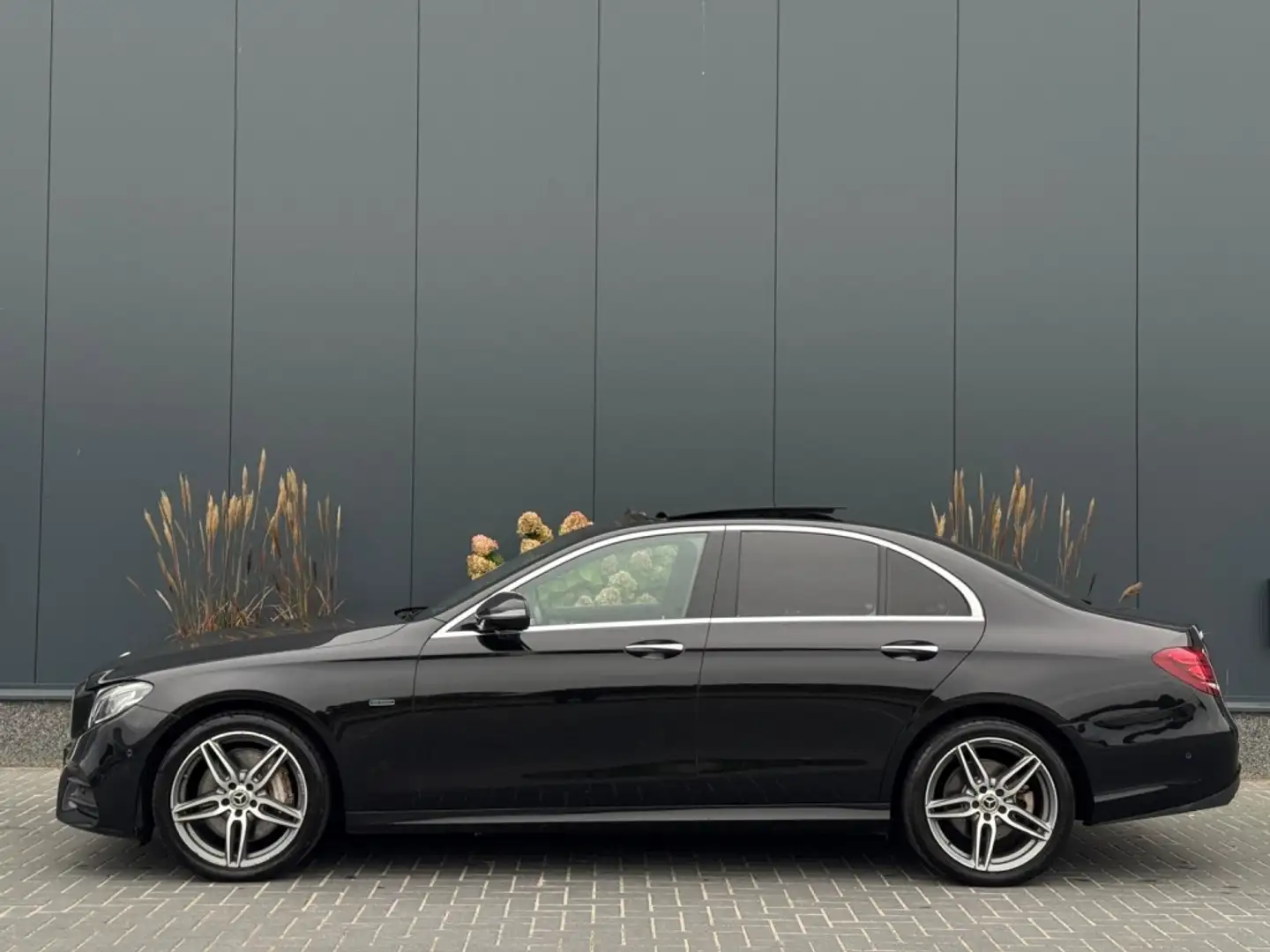 Mercedes-Benz E 350 e Bus.Sol. AMG M2019 FULL PANO NAVI CAMERA WIDESCR Zwart - 2