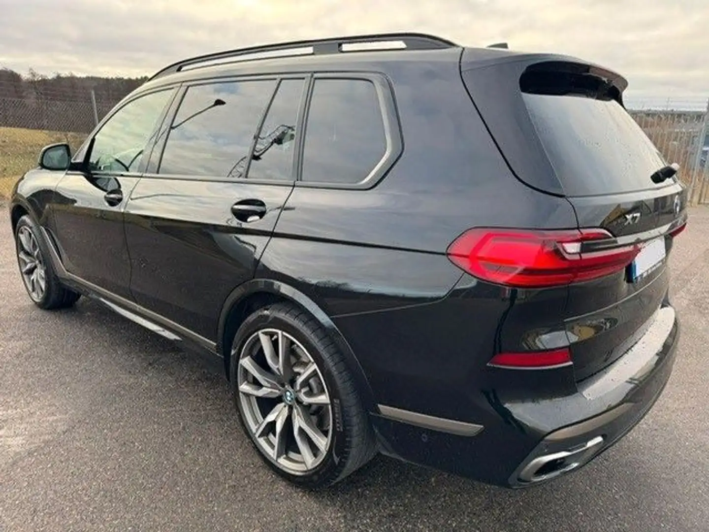 BMW X7 M50d M-Paket 7 Sitze Laser Pano TV *Voll* Nero - 2