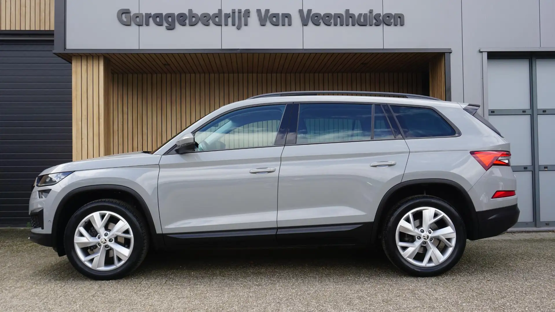 Skoda Kodiaq 1.5 TSI 150pk DSG Business Edition Plus Pano.Dak T Grijs - 2