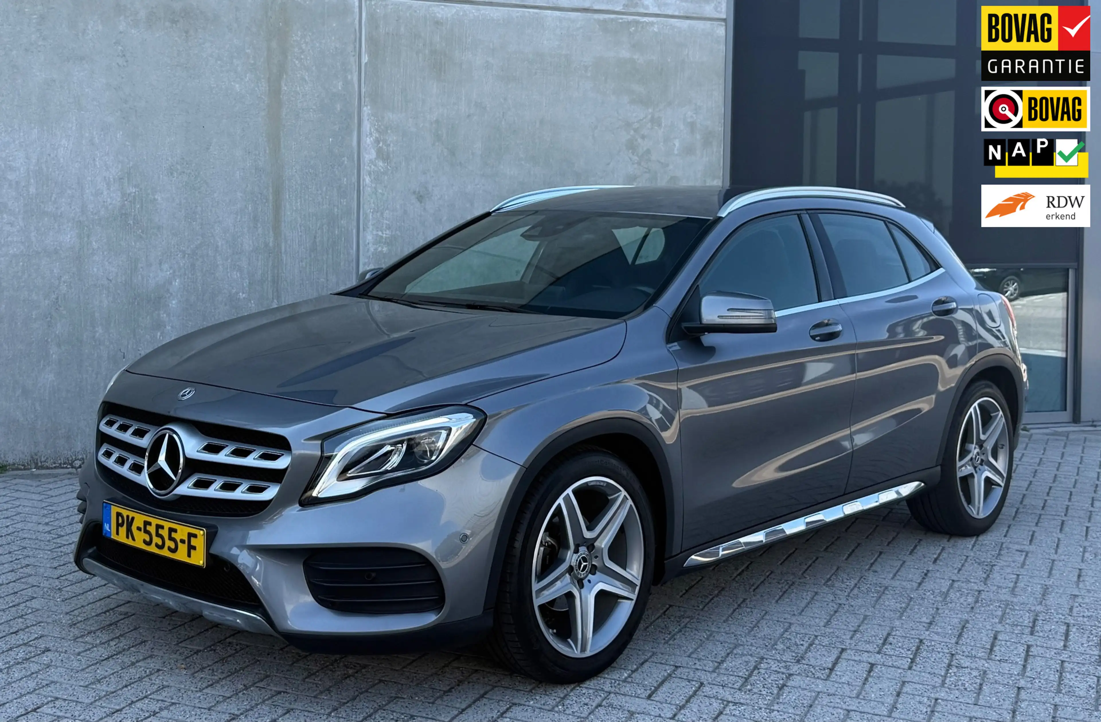 Mercedes-Benz GLA 180 BS 2017 Grijs AMG NAP|LED|APK