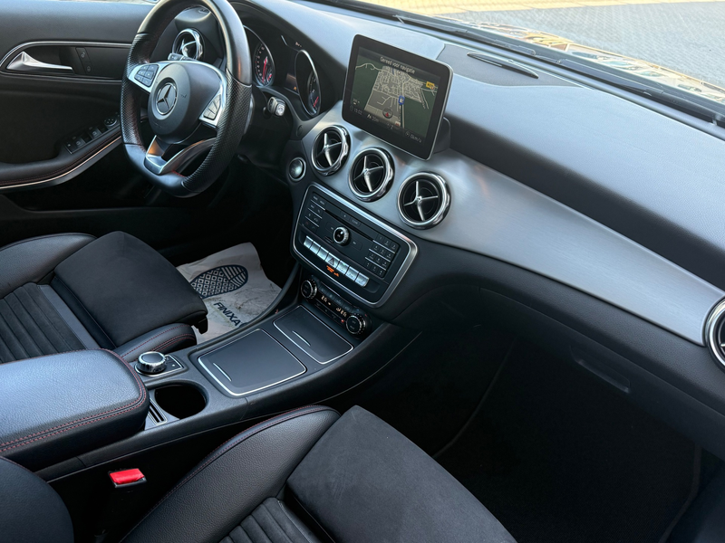 Mercedes-Benz GLA 180 BS 2017 Grijs AMG NAP|LED|APK — photo 20