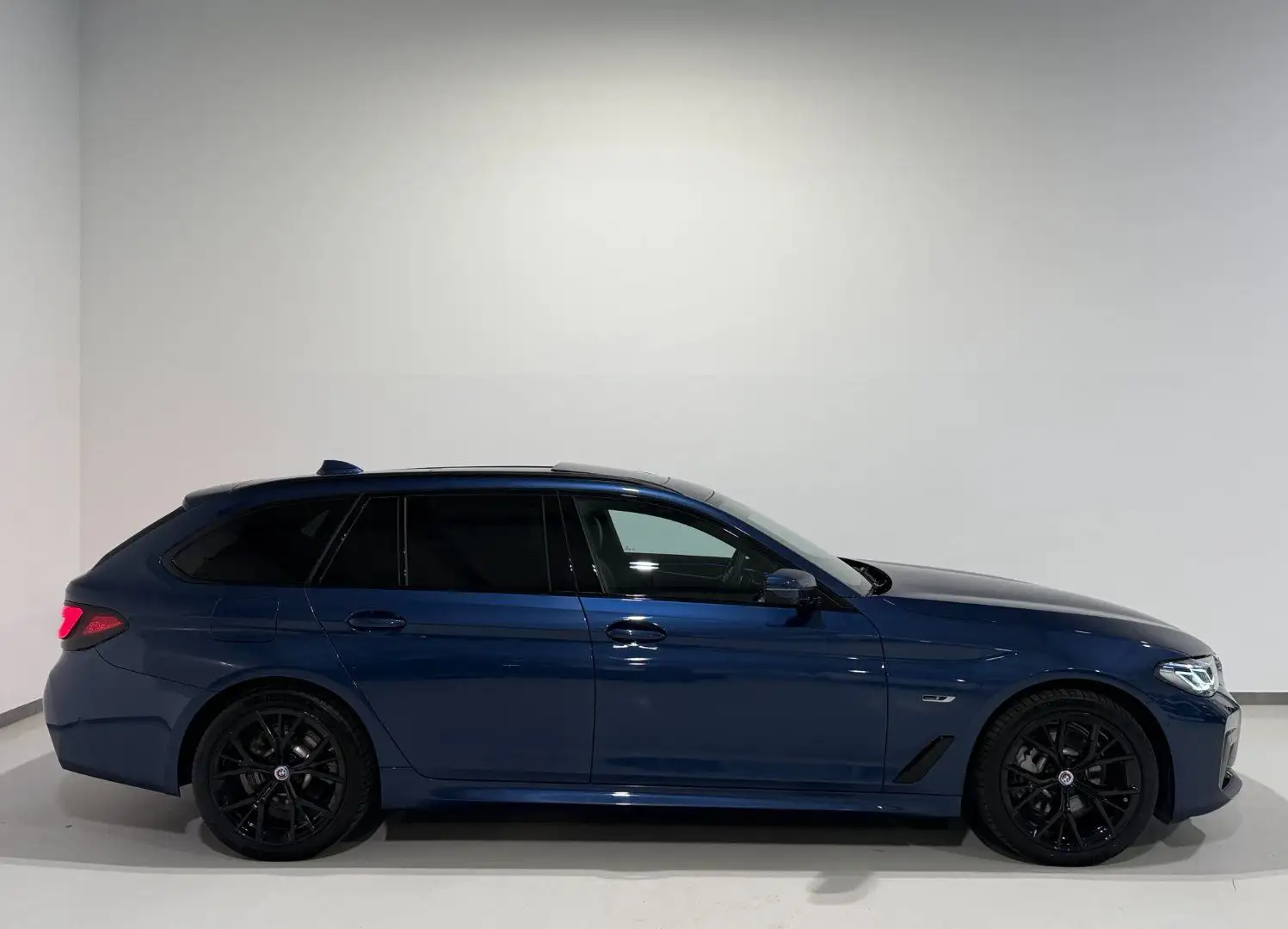 BMW 530 e xDrive G31 LCI/M-Sport/Panorama/HEAD-UP/Laser/H Blau - 2