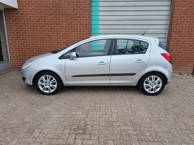 Opel Corsa view 9