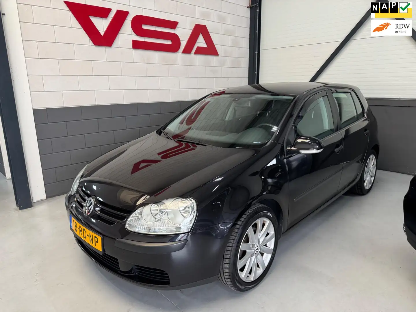 Volkswagen Golf 1.6 FSI Comfortline|Cruise|Airco|Onderhoud|Netjes Zwart - 1