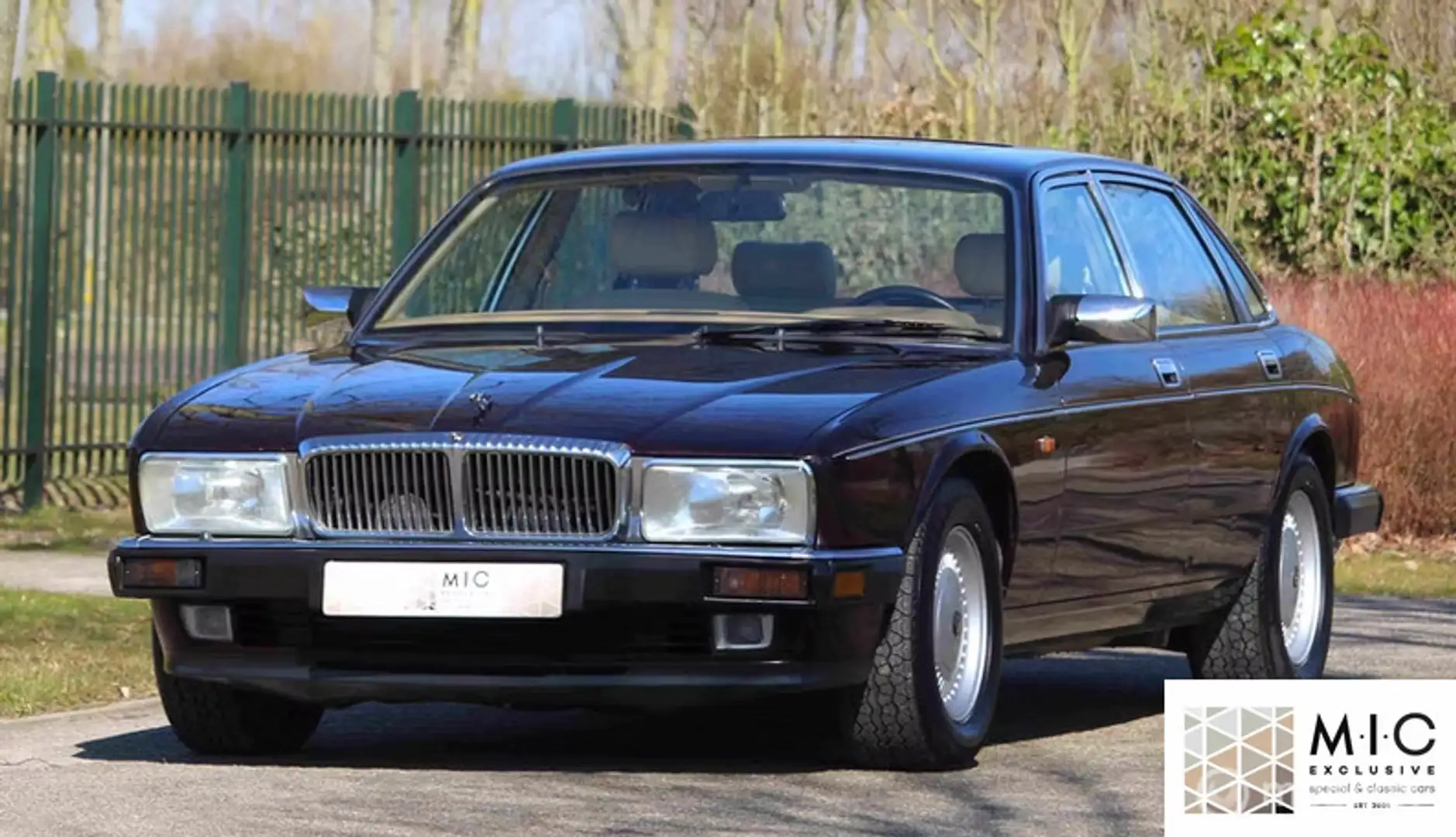 Daimler Double Six Jaguar 6.0 6.0 V12 Rouge - 1