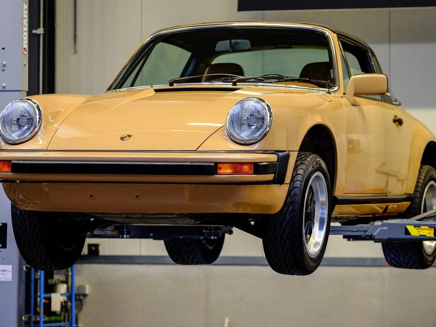 Porsche 911 3.0 SC targa UNIQUE Beżowy - 1