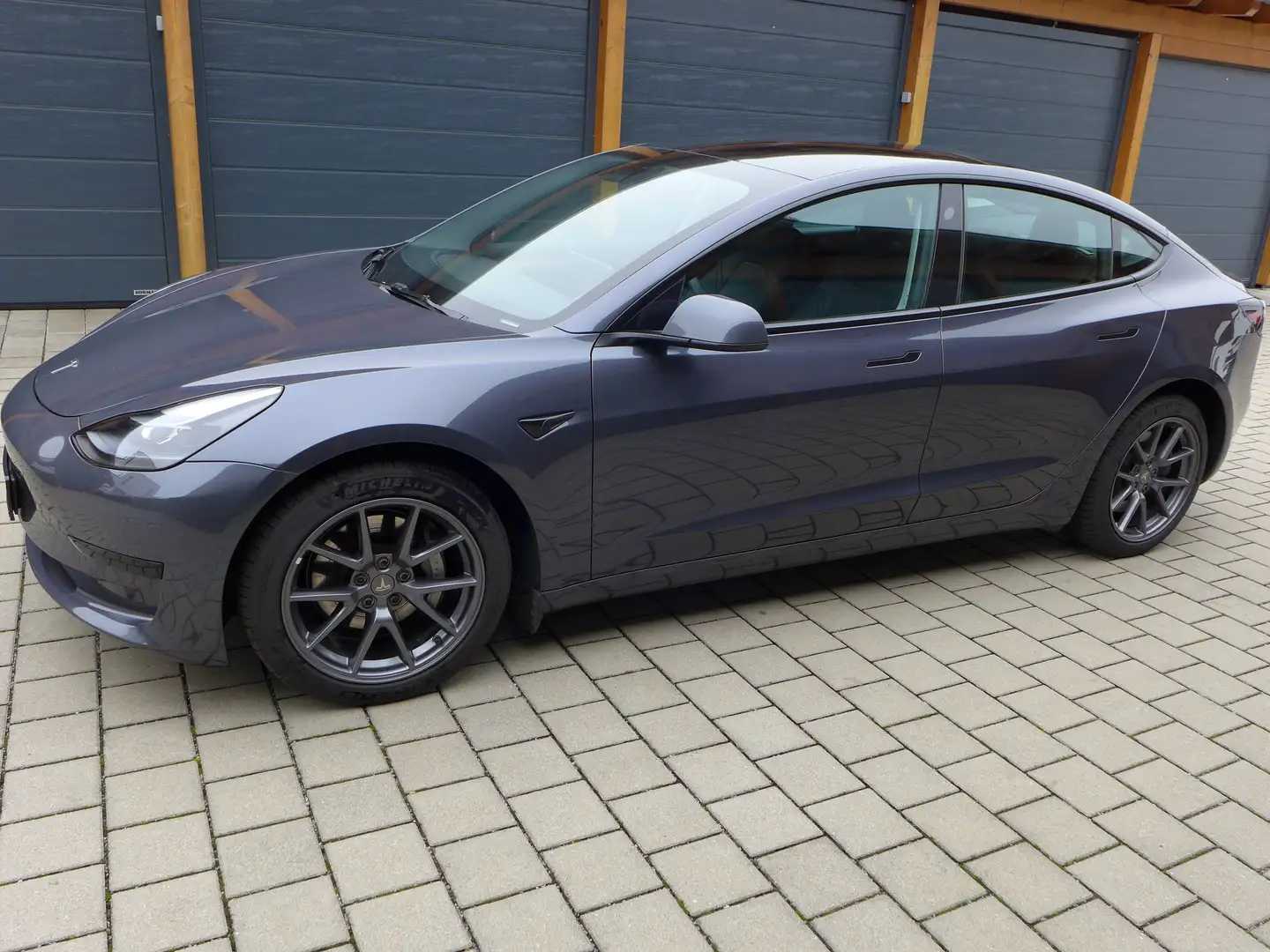 Tesla Model 3 Model 3 Langstreckenbatterie Hinterradantrieb Grau - 1