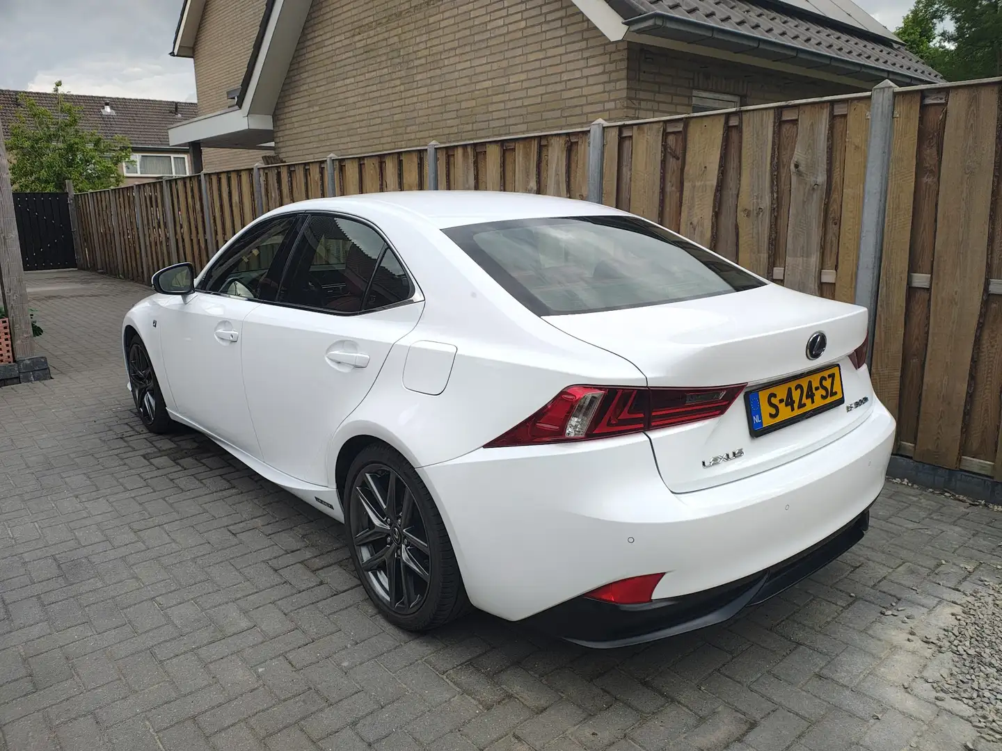 Lexus IS 300 300h FSport Line "2 jaar fabrieksgarantie op accu" Wit - 2