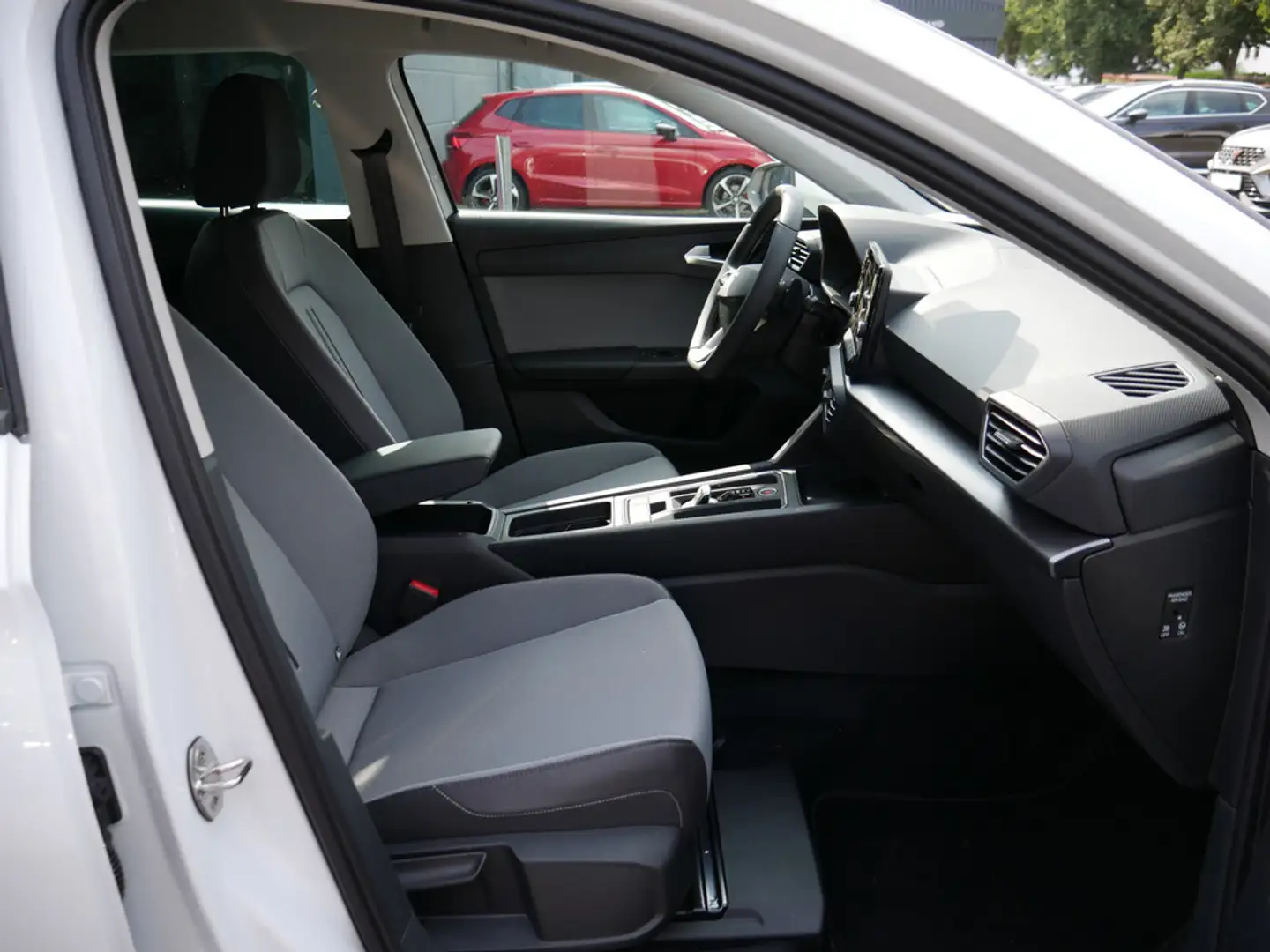 SEAT Leon Sportstourer 1.5 eTSI Style DSG SHZ LED Білий - 2