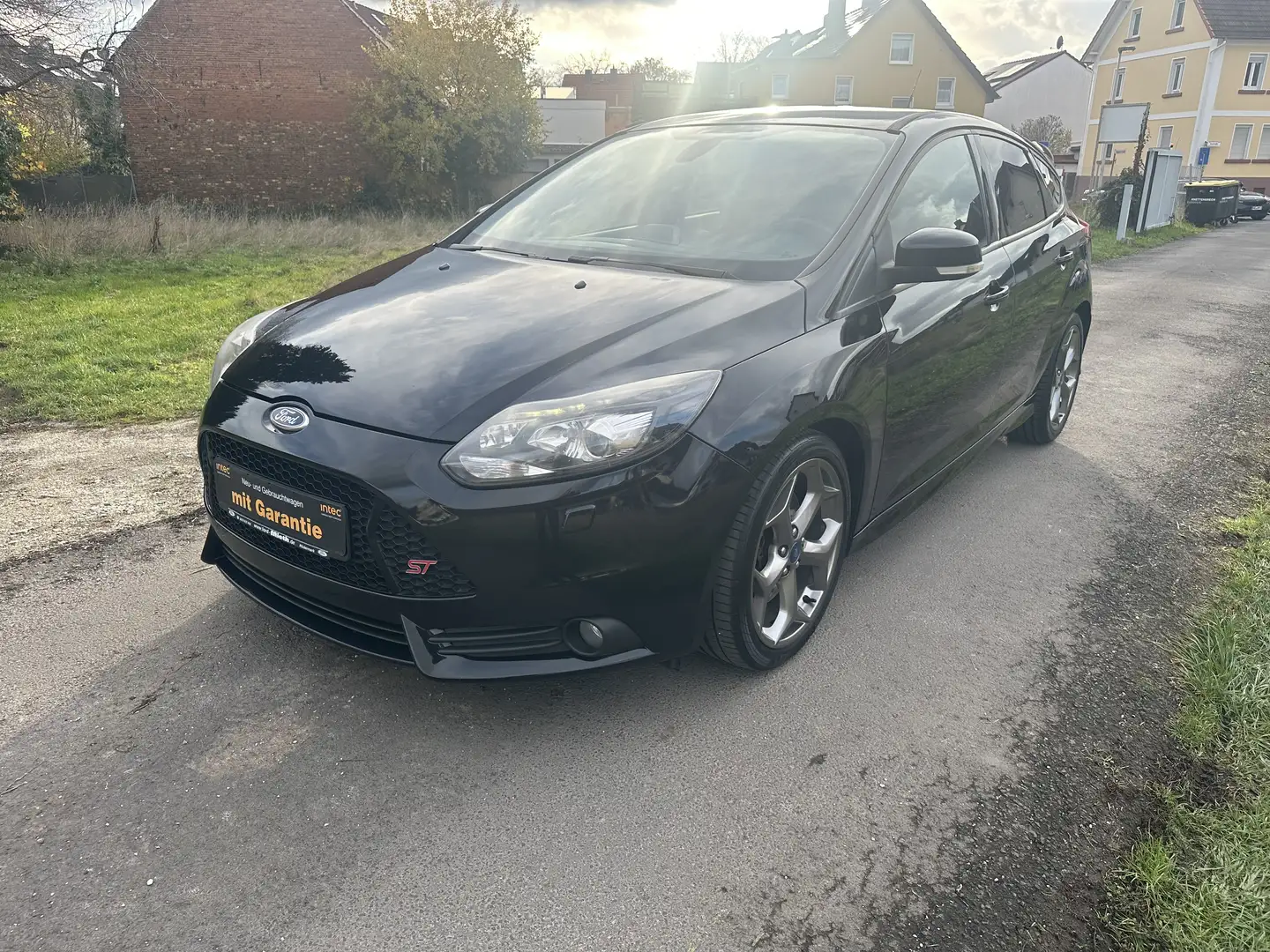 Ford Focus ST*2.Hand*Xenon*Navi*SHZ*Tempomat*Kamera*GARANTIE* Schwarz - 1