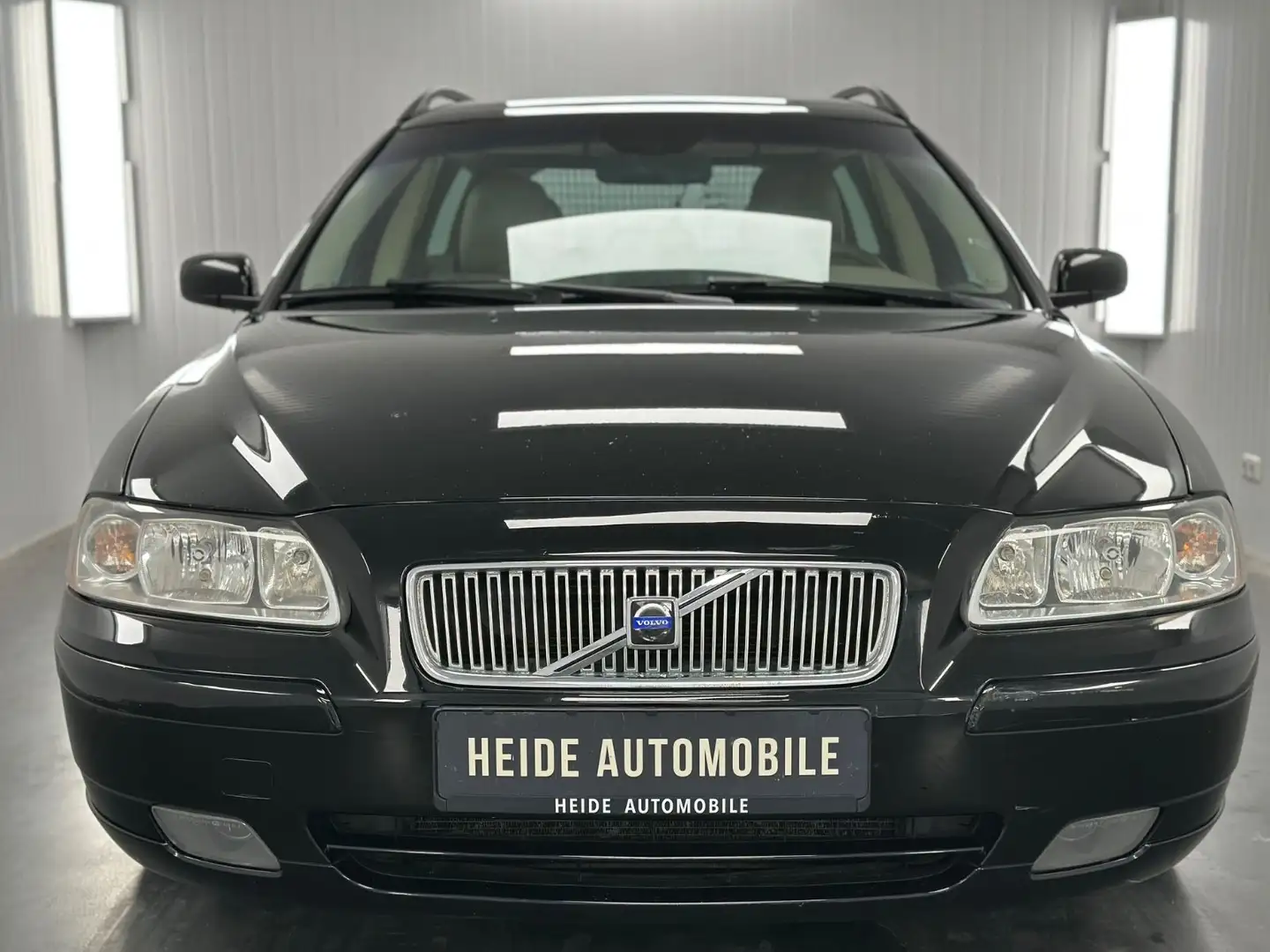 Volvo V70 Kombi 2.4 Momentum Automatik AHK Noir - 2