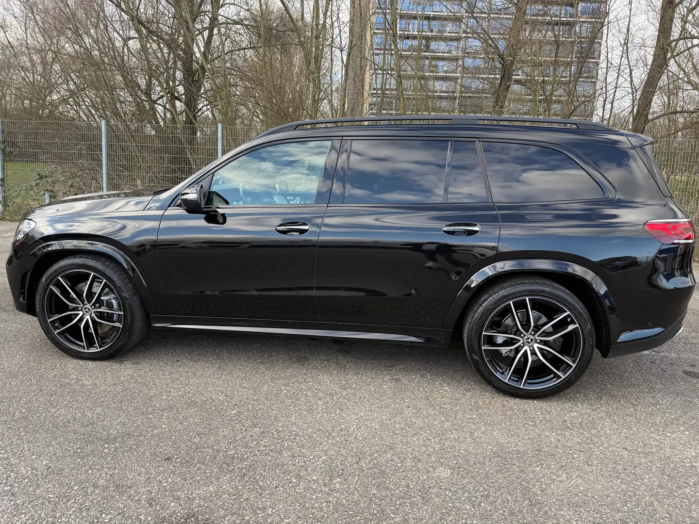 Mercedes-Benz GLS 400 GLS 400 d 4Matic 9G-TRONIC Exclusive Černá - 2