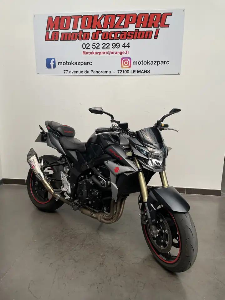 Suzuki GSR 750
