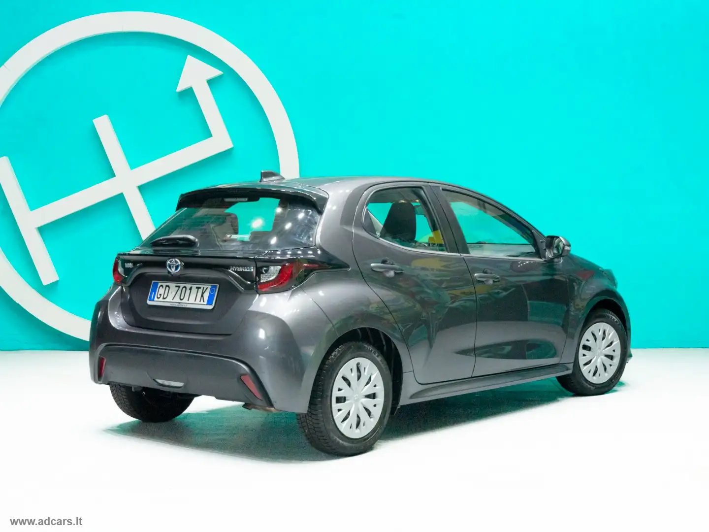 Toyota Yaris 1.5 Hybrid 5p. Business Gris - 2