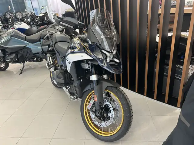 BMW R 1300 GS view 2