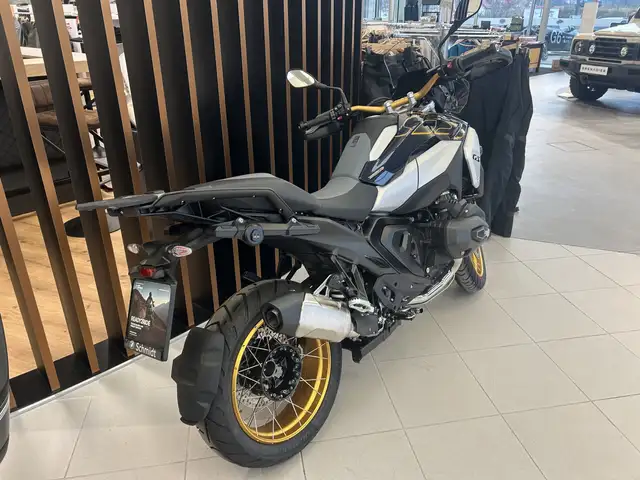 BMW R 1300 GS view 3
