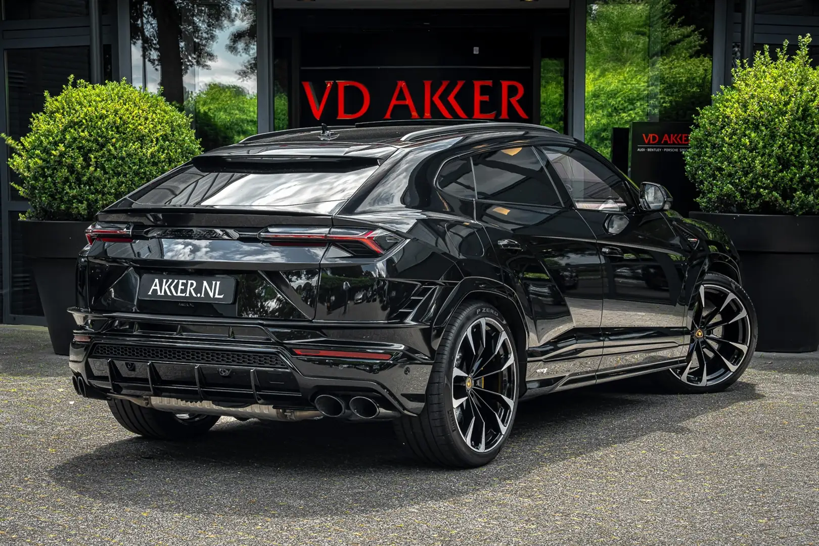 Lamborghini Urus S (666 pk) Panoramadak | 23 Inch | Multimedia Acht Zwart - 2