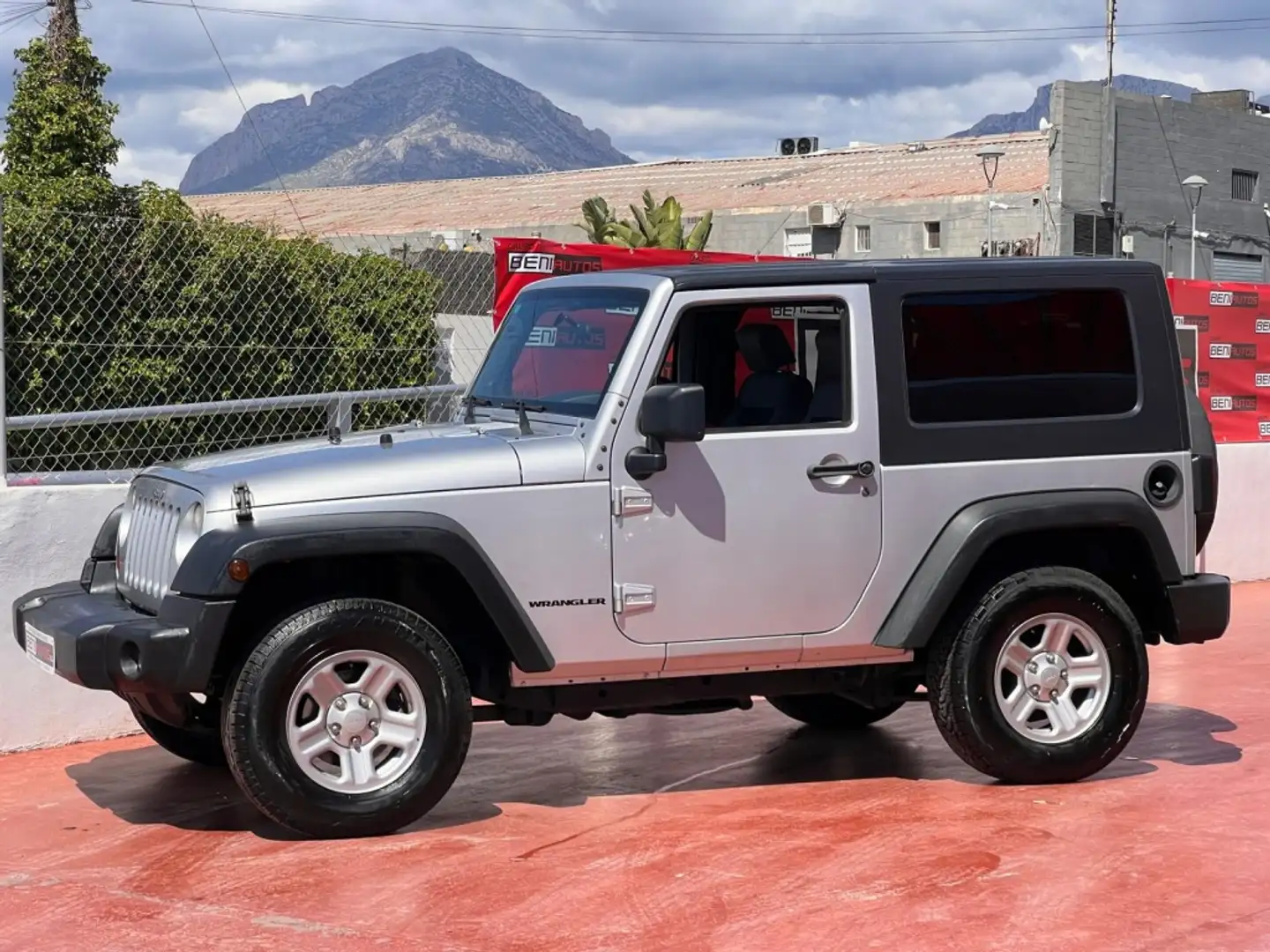 Jeep Wrangler 2.8CRD Sport Gris - 2