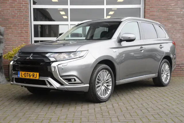 Mitsubishi Outlander 2.4 PHEV Intense+ | Open Dak | Orig. NL |