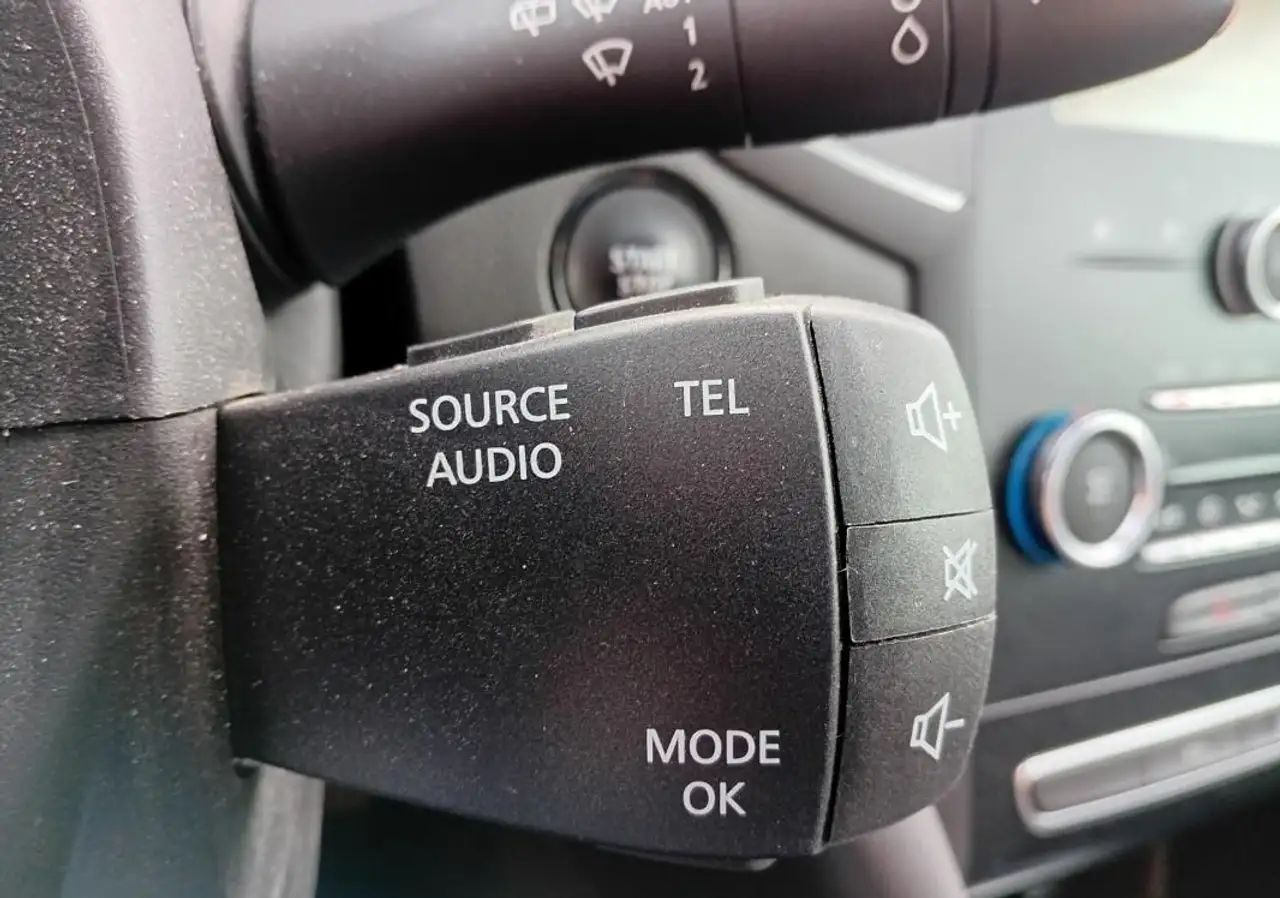 Renault Megane Citadine 5 portes — photo 15