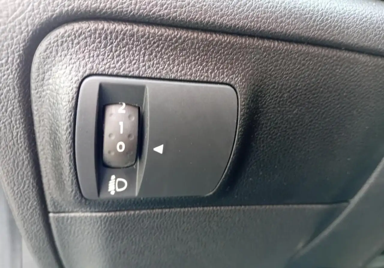 Renault Megane Citadine 5 portes — photo 11
