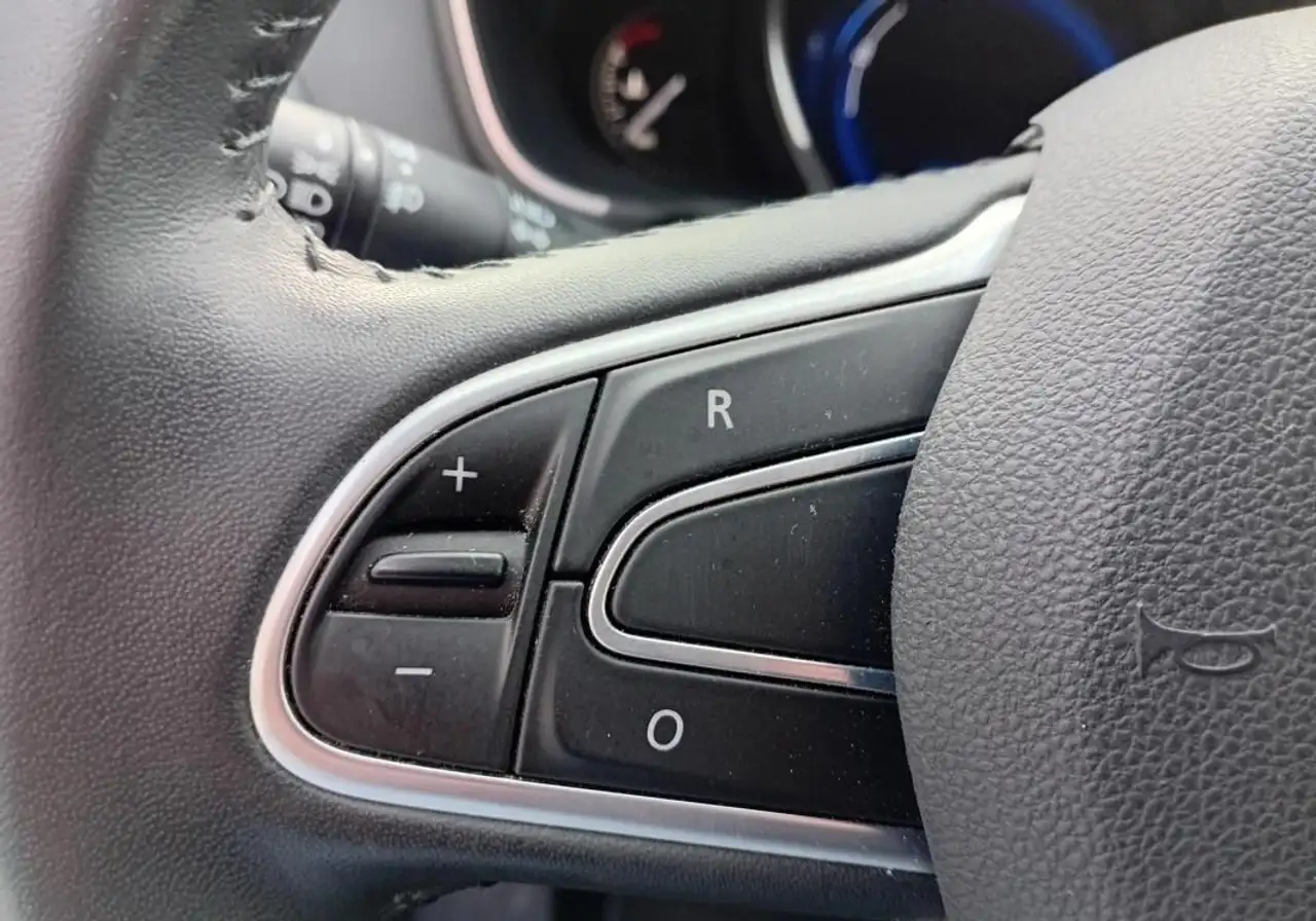 Renault Megane Citadine 5 portes — photo 13