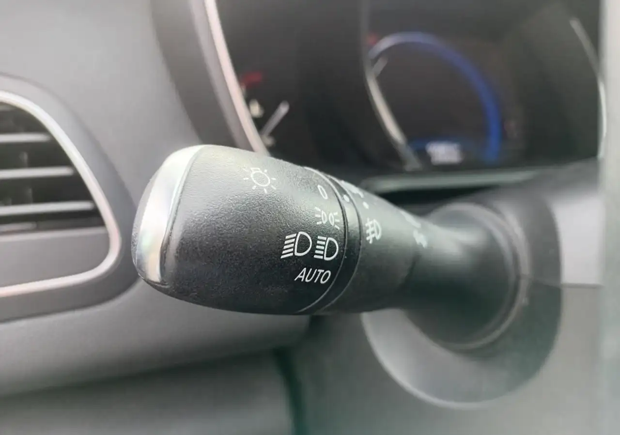 Renault Megane Citadine 5 portes — photo 12