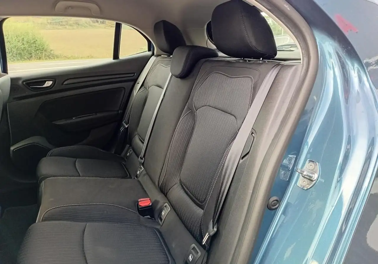 Renault Megane Citadine 5 portes — photo 3