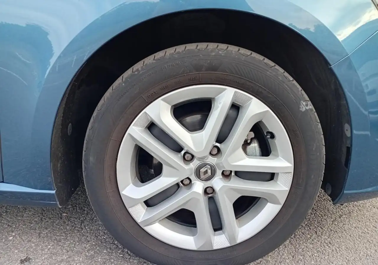 Renault Megane Citadine 5 portes — photo 23