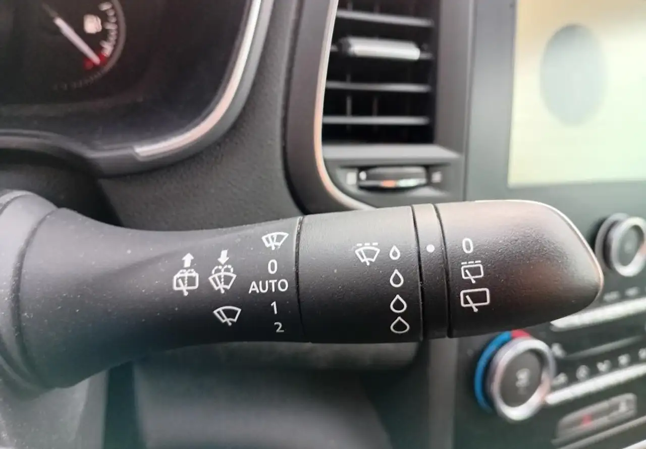 Renault Megane Citadine 5 portes — photo 16