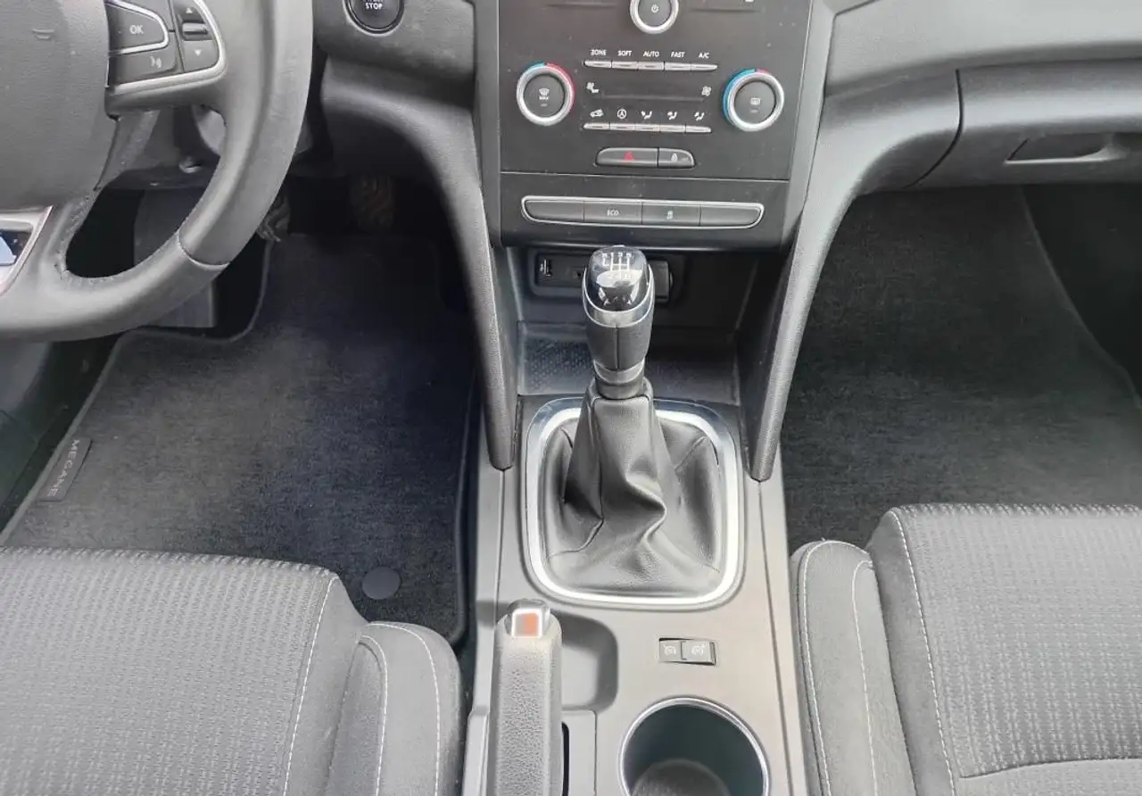 Renault Megane Citadine 5 portes — photo 8