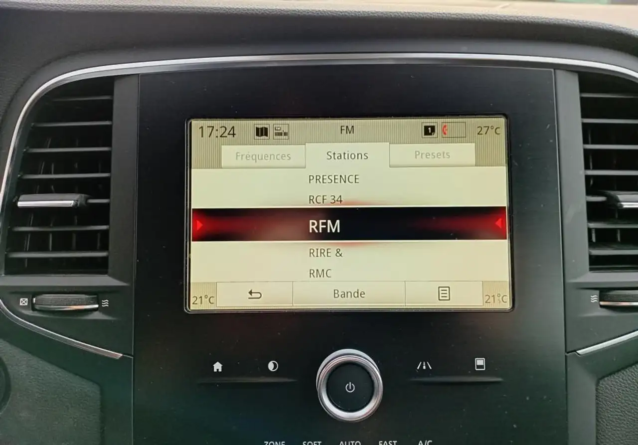 Renault Megane Citadine 5 portes — photo 21