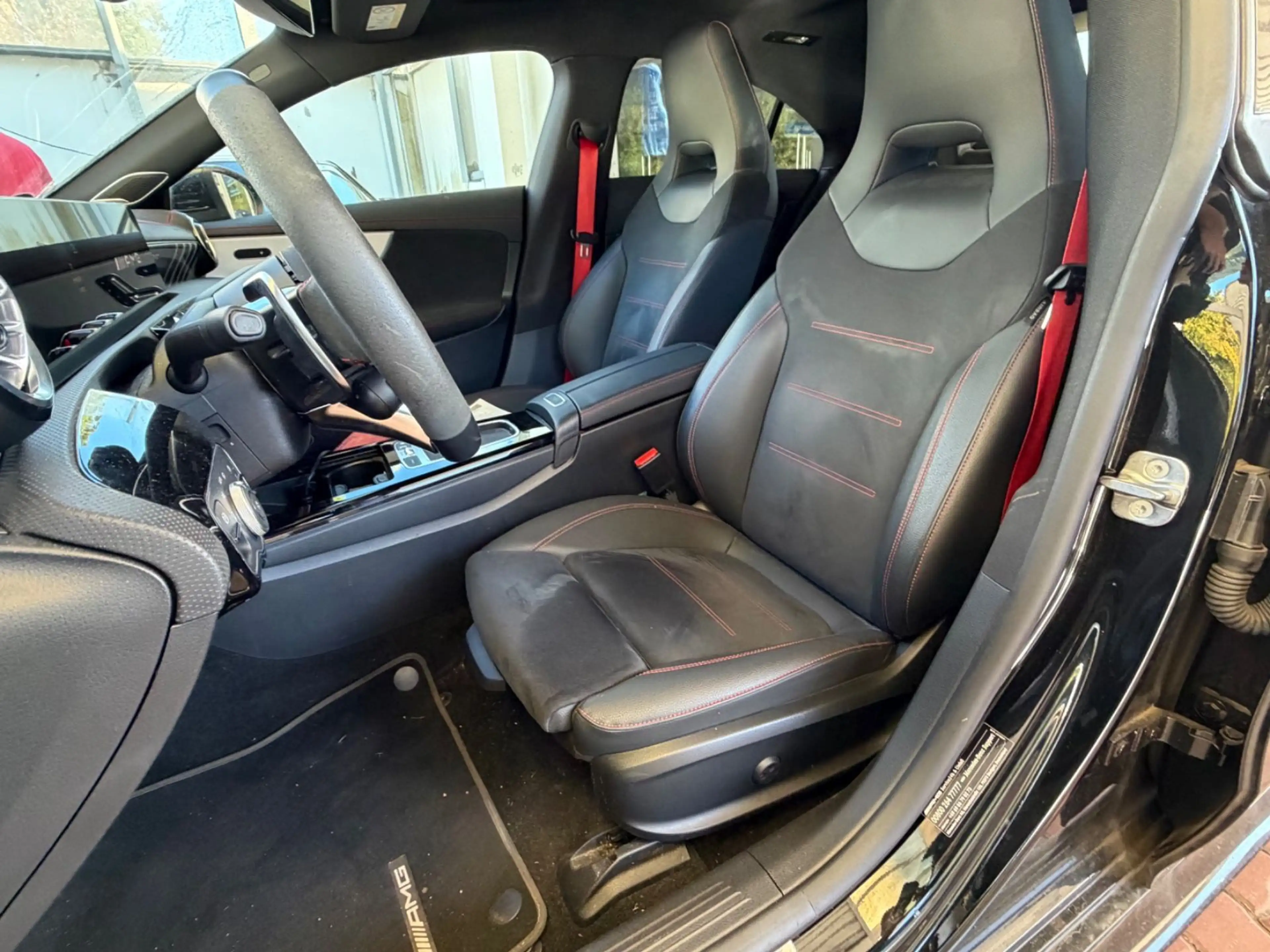 Mercedes-Benz CLA 35 AMG 4M Premium+ — photo 9