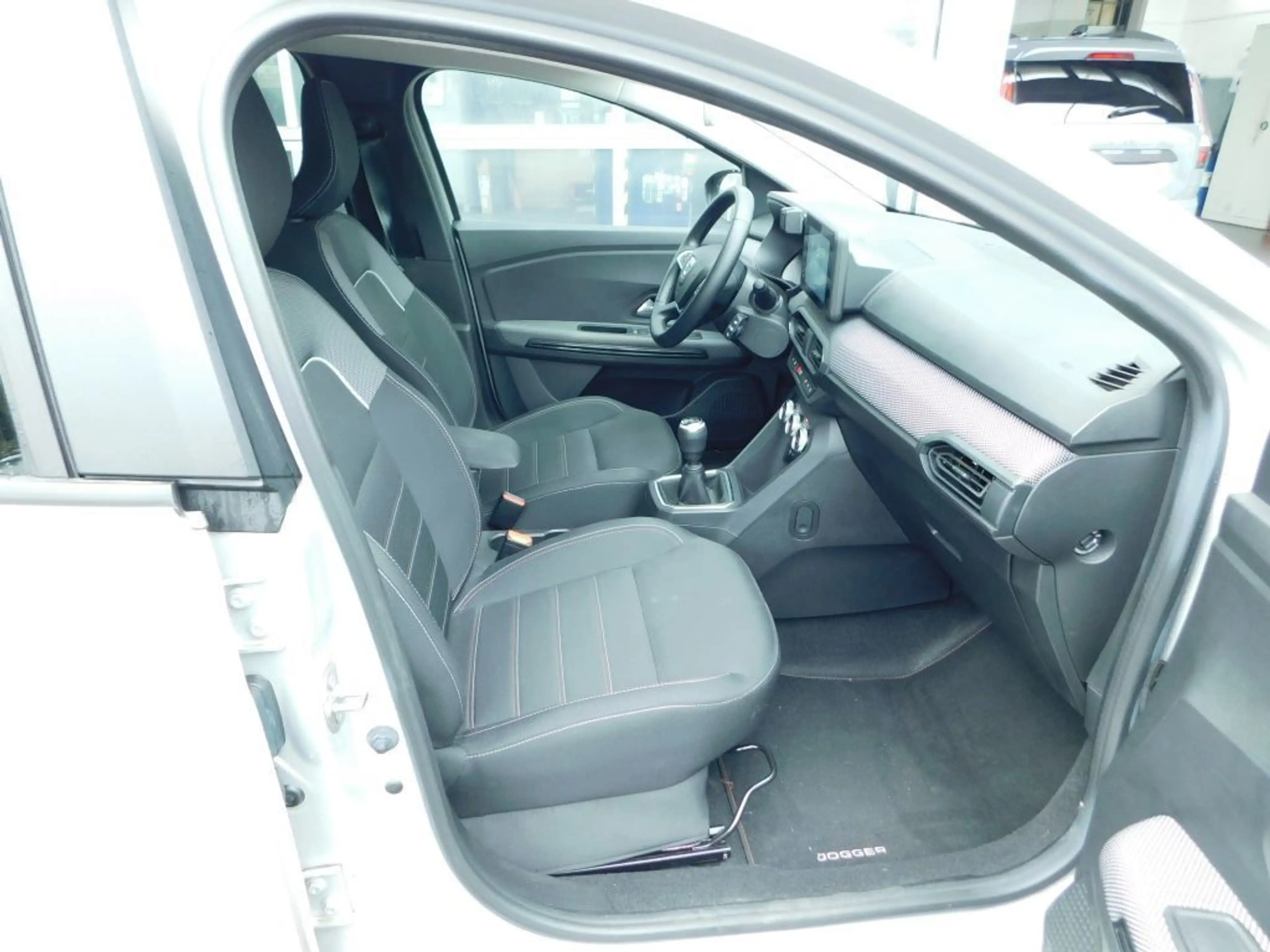 Dacia Jogger Extreme+ TCe 110 5-Sitzer — photo 9