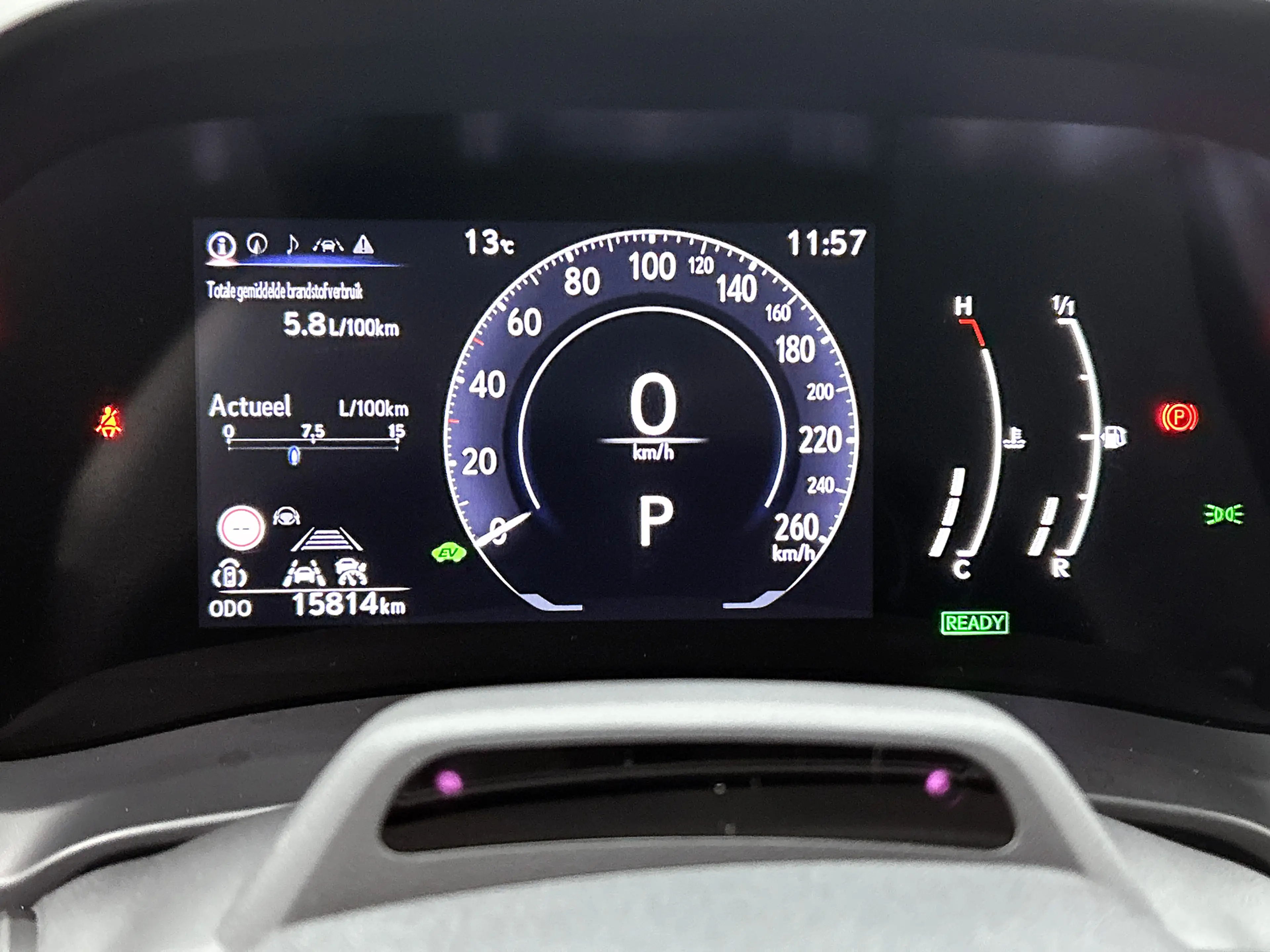Lexus LBX Elegant 2WD | BTW Voertuig | Stoelverwarming | Led — photo 5