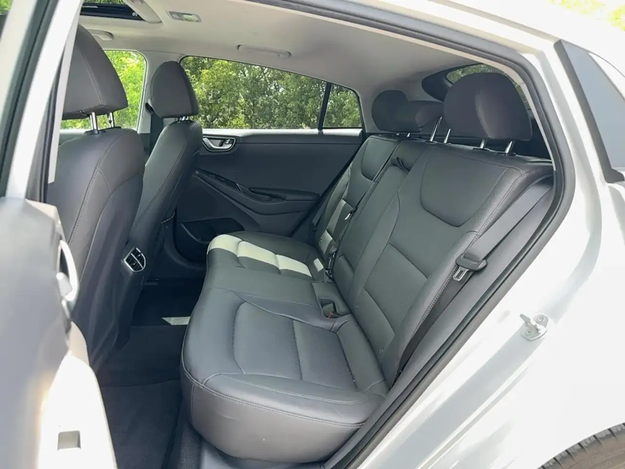 Hyundai IONIQ снимка Hyundai IONIQ