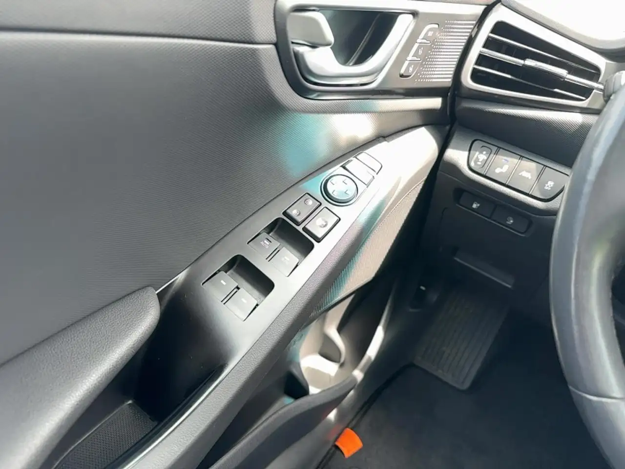 Hyundai IONIQ снимка Hyundai IONIQ