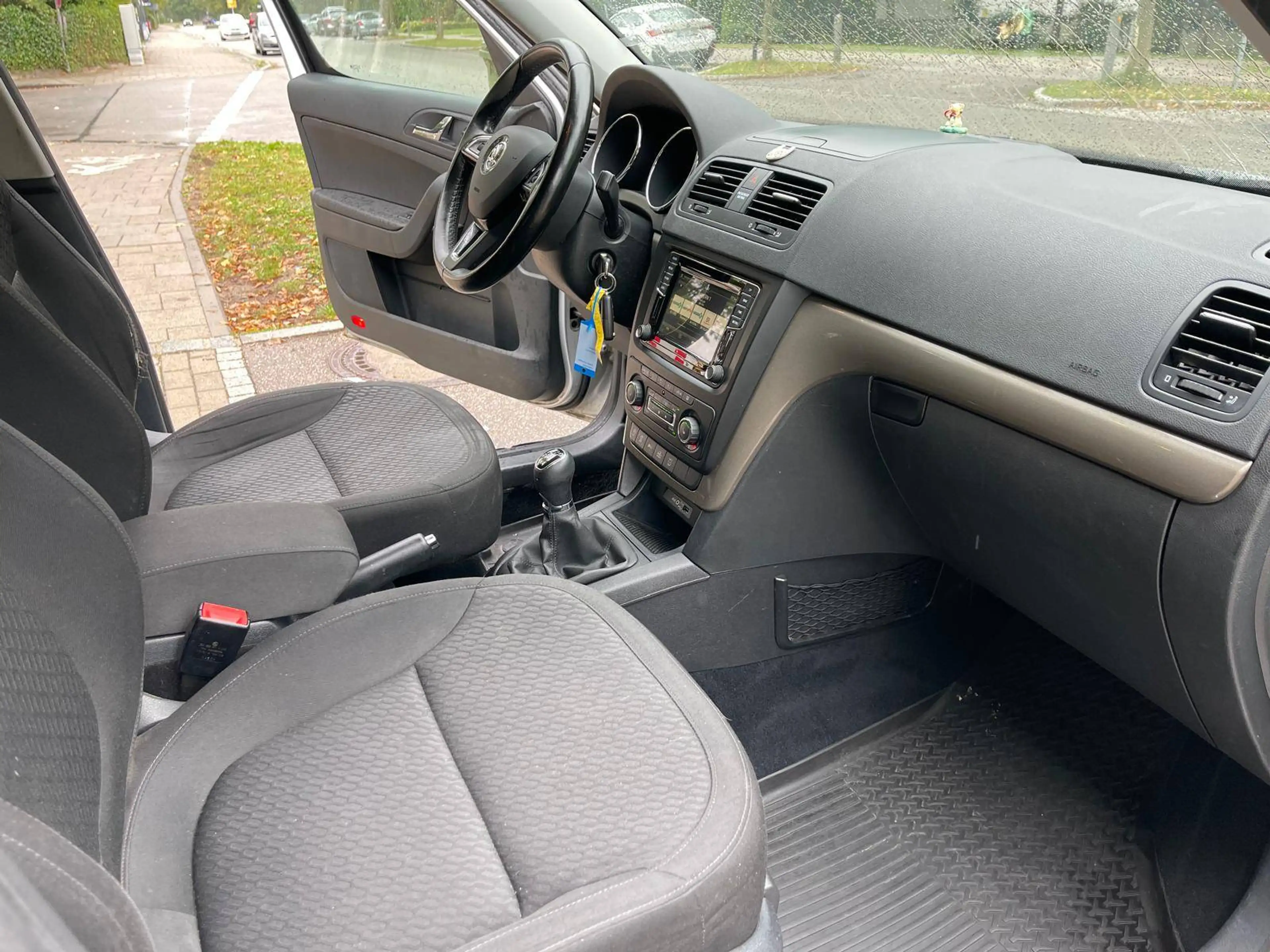 Skoda Yeti Style Outdoor 4x4 *TÜV 09/2027* — photo 13