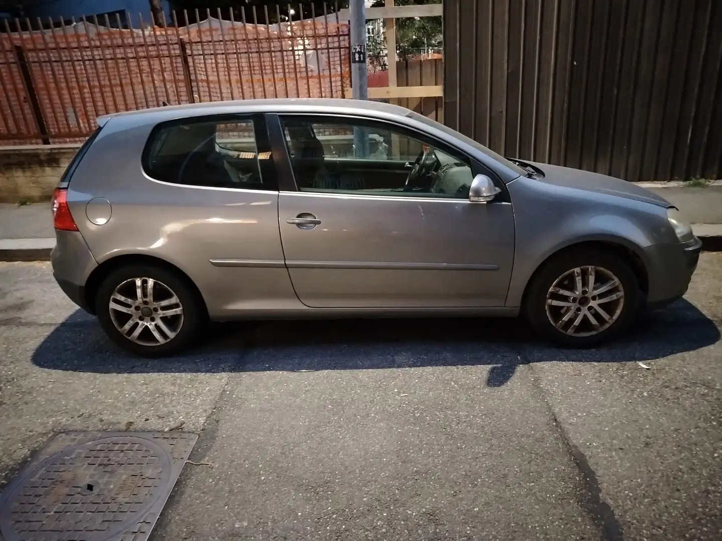 Volkswagen Golf Golf V 2003 3p 1.6 Comfortline Grigio - 2