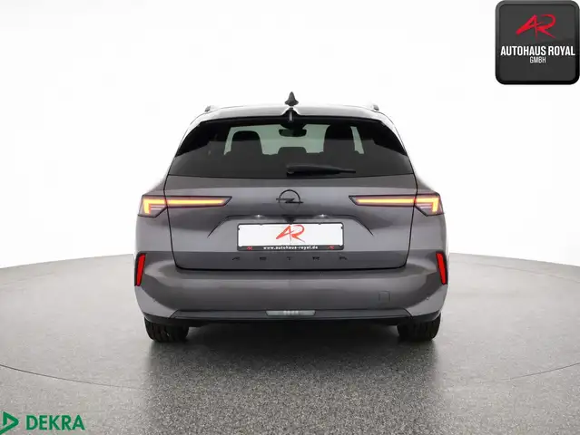Opel Astra view 4