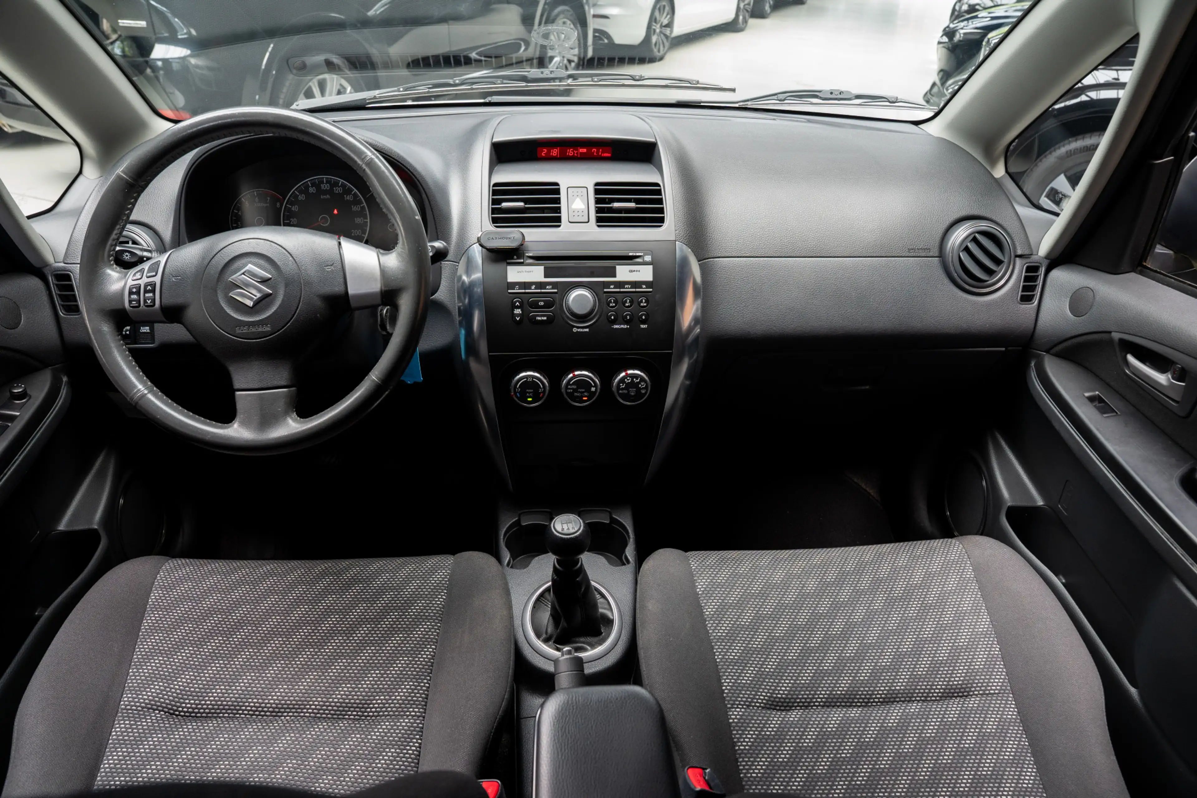 Suzuki SX4 1.6 Comfort — photo 12