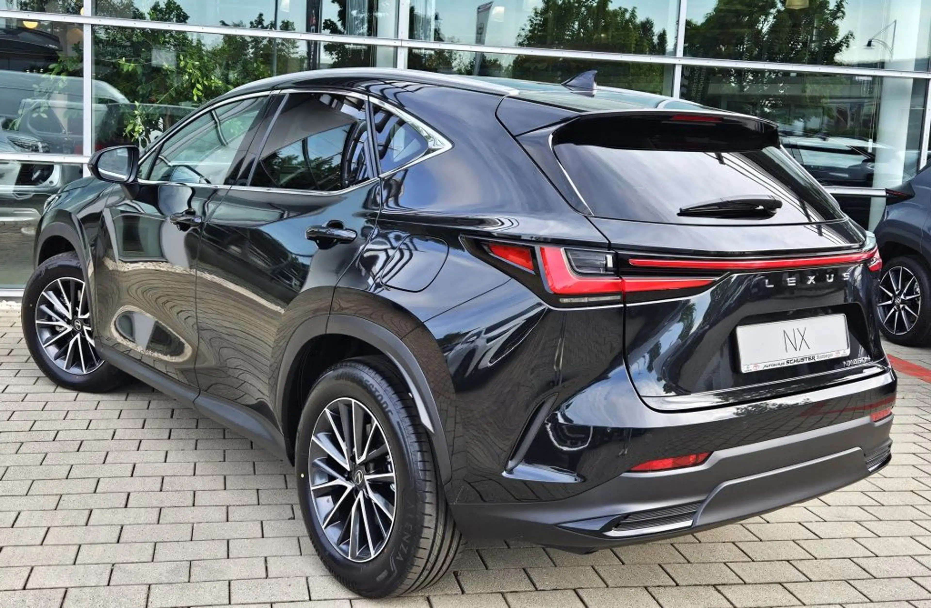 Lexus NX 450h+ E-FOUR Executive — photo 3